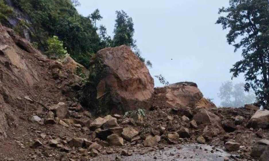 पहिरो खसेपछि कान्ति लोकपथ पूर्ण रूपमा बन्द
