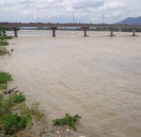 सुस्तामा नारायणी नदीको बाढी पस्यो, ७८ घरपरिवारलाई सारियो