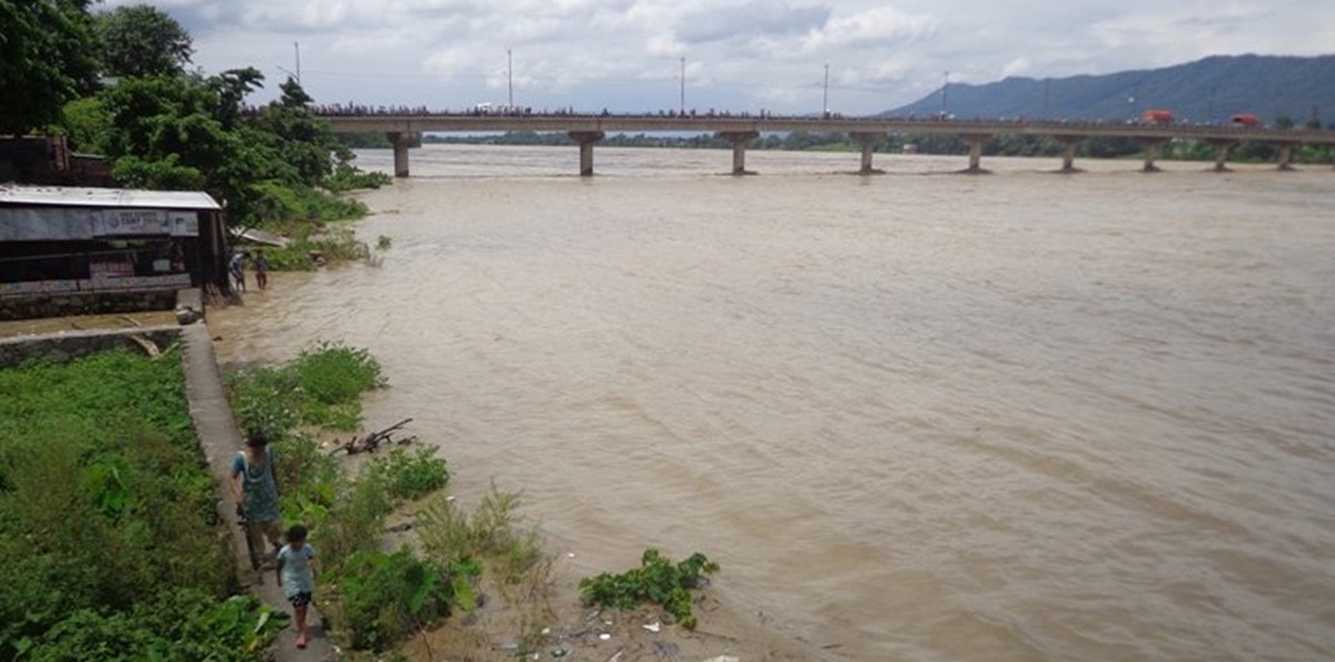 सुस्तामा नारायणी नदीको बाढी पस्यो, ७८ घरपरिवारलाई सारियो