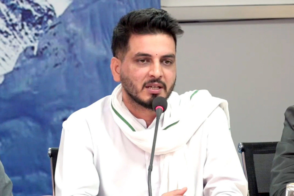 बाढी प्रभावित क्षेत्रका सडक सञ्जाल असोजभित्रै सञ्चालन हुन्छ : भौतिकमन्त्री लम्साल