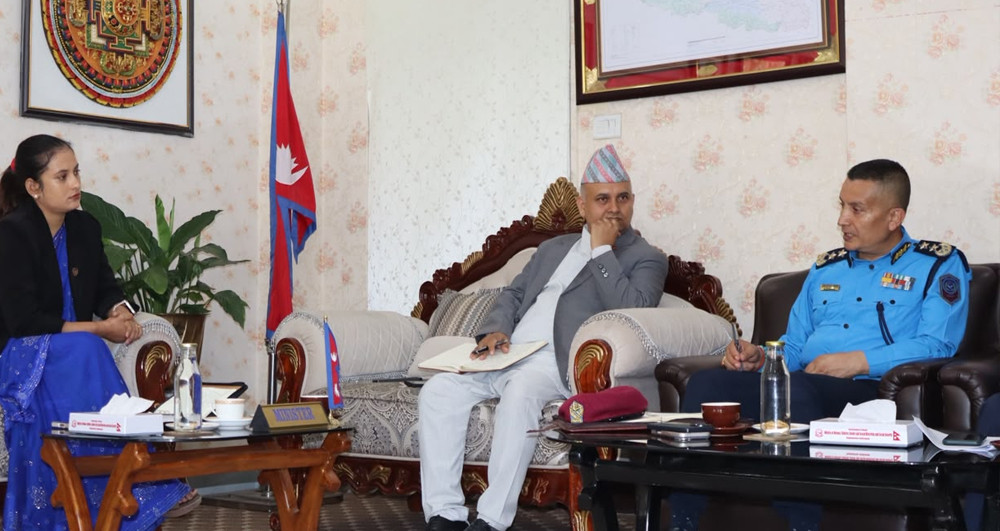 जातीय विभेद र महिला हिंसा नियन्त्रणमा मन्त्री बादी र आईजीपी कार्कीबीच छलफल