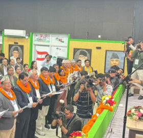 कांग्रेसका नवनिर्वाचित पदाधिकारी र केन्द्रीय सदस्यले लिए शपथ