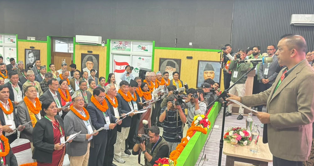 कांग्रेसका नवनिर्वाचित पदाधिकारी र केन्द्रीय सदस्यले लिए शपथ