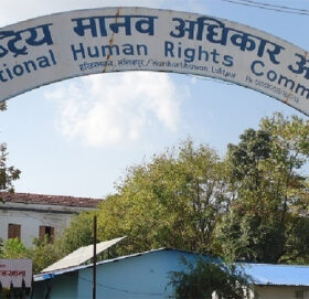 दीपक भट्टको मानव अधिकार संरक्षणको माग गर्दै परिवार आयोगमा