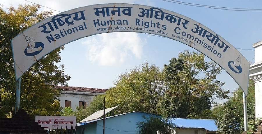 दीपक भट्टको मानव अधिकार संरक्षणको माग गर्दै परिवार आयोगमा